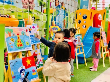 Các bé trường mầm non Lý Thường Kiệt hào hứng tham gia tuần lễ triển lãm  tranh của bé "Chào đón năm ...