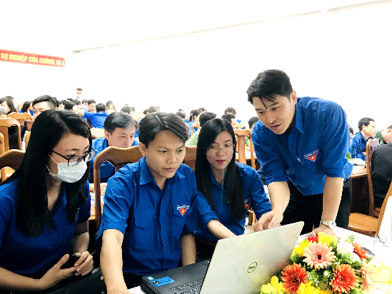 A group of people in blue shirts

Description automatically generated