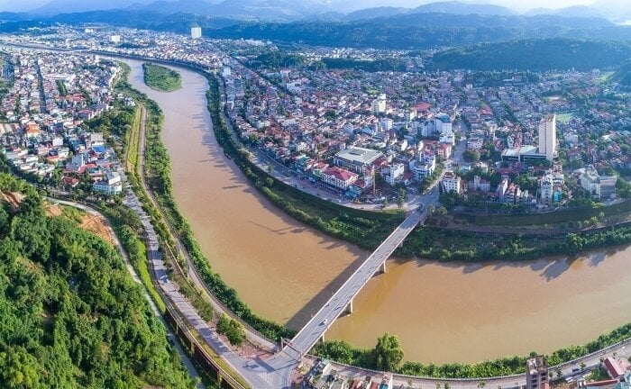 Nơi đầu tiên sông Hồng chảy vào Việt Nam thuộc tỉnh nào?