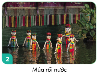 A group of dolls in water

Description automatically generated