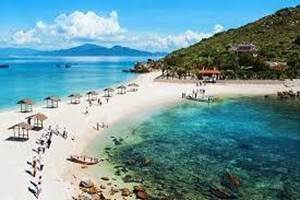 BÀI 33: PHÁT TRIỂN KINH TẾ VÀ ĐẢM BẢO QUỐC PHÒNG AN NINH Ở BIỂN ĐÔNG VÀ CÁC ĐẢO, QUẦN ĐẢO