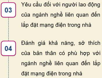 BÀI 5: TÍNH TOÁN CHI PHÍ MẠNG ĐIỆN TRONG NHÀ(12 CÂU)1. NHẬN BIẾT (3 CÂU)Câu 1: Mạng điện trong nhà bao gồm những thành phần nào?Trả lời:- Nguồn điện: Điện lưới hoặc hệ thống năng lượng tái tạo như năng lượng mặt trời.- Bảng điện (tủ điện): Chứa cầu dao, cầu chì và các thiết bị bảo vệ khác để quản lý và phân phối điện.- Dây dẫn điện: Dùng để truyền tải điện từ bảng điện đến các thiết bị tiêu thụ.- Ổ cắm điện: Điểm kết nối cho các thiết bị điện như máy tính, tivi, và các thiết bị gia dụng khác.- Công tắc: Dùng để bật/tắt các thiết bị chiếu sáng và các thiết bị điện khác.Thiết bị chiếu sáng:- Bao gồm đèn LED, đèn huỳnh quang, và các loại đèn khác.- Thiết bị bảo vệ: Các thiết bị như cầu chì, RCD (RCCB) để bảo vệ an toàn cho hệ thống.- Hệ thống nối đất: Đảm bảo an toàn cho người sử dụng và thiết bị điện trong trường hợp có sự cố. Câu 2: Nêu các loại dây dẫn thường sử dụng trong lắp đặt mạng điện?Trả lời:  Ưu điểmTiết diệnDây đồngCó độ dẫn điện cao, độ bền tốt, thường được sử dụng cho các mạch điện trong nhà.Thường sử dụng dây có tiết diện từ 1.5mm² đến 6mm² tùy theo công suất.Dây nhômNhẹ hơn dây đồng và có giá thành thấp hơn, nhưng độ dẫn điện kém hơn.Thường sử dụng dây có tiết diện lớn hơn (2.5mm² đến 10mm²) để bù đắp cho khả năng dẫn điện kém hơn.Dây cách điện PVCCó khả năng cách điện tốt, chống ẩm và chống cháy, thường được sử dụng để bọc dây dẫn. Dây bọc cao suDẻo, linh hoạt và có khả năng chịu được nhiệt độ cao, thường được sử dụng cho các thiết bị di động.  Câu 3: Chi phí lắp đặt mạng điện phụ thuộc vào những yếu tố nào?Trả lời: Diện tích và thiết kế ngôi nhà: Diện tích lớn hơn và thiết kế phức tạp sẽ yêu cầu nhiều dây dẫn và thiết bị hơn.Chất lượng vật liệu: Sử dụng vật liệu chất lượng cao (dây dẫn, thiết bị điện) sẽ làm tăng chi phí.Số lượng thiết bị: Số lượng ổ cắm, công tắc, và thiết bị chiếu sáng cần lắp đặt.Yêu cầu kỹ thuật: Nếu cần lắp đặt các thiết bị bảo vệ, hệ thống nối đất, hoặc thiết bị thông minh, chi phí sẽ tăng lên.Chi phí nhân công: Chi phí thuê thợ điện hoặc công ty lắp đặt cũng ảnh hưởng đến tổng chi phí.Chi phí thiết kế và giấy phép: Nếu cần thiết kế chuyên nghiệp hoặc giấy phép xây dựng, điều này cũng có thể làm tăng chi phí.Thời gian thi công: Thời gian thi công kéo dài có thể làm tăng chi phí do chi phí nhân công và vật liệu. 2. THÔNG HIỂU (5 CÂU)Câu 1: Giải thích tại sao việc tính toán chi phí mạng điện lại quan trọng trong quá trình lắp đặt?Trả lời: - Dự toán ngân sách: Giúp chủ đầu tư biết được tổng chi phí cần thiết để chuẩn bị tài chính hợp lý.- Quản lý tài chính: Giảm thiểu rủi ro phát sinh chi phí không mong muốn trong quá trình thi công.- Lập kế hoạch thi công: Giúp xác định thời gian và nguồn lực cần thiết cho dự án.- Tối ưu hóa lựa chọn: Cho phép so sánh giữa các phương án thiết kế và vật liệu để chọn giải pháp tiết kiệm nhất.- Đảm bảo chất lượng: Giúp cân nhắc giữa chi phí và chất lượng, đảm bảo hệ thống điện an toàn và hiệu quả. Câu 2: Mô tả quy trình tính toán chi phí cho một mạng điện trong nhà đơn giản?Trả lời: Bước 1: Liệt kê các thiết bị điện cần lắp đặt, số lượng ổ cắm, công tắc và thiết bị chiếu sáng.Bước 2: Tính toán vật liệu:+ Tính toán chiều dài dây dẫn cần thiết cho từng khu vực và loại dây sử        dụng (đồng hoặc nhôm).+ Tính toán số lượng ổ cắm, công tắc và thiết bị chiếu sáng.Bước 3: Tính toán chi phí vật liệu:+ Tìm hiểu giá cả của từng loại vật liệu và thiết bị trên thị trường.+ Nhân số lượng cần thiết với giá đơn vị để có tổng chi phí vật liệu.Bước 4: Tính toán chi phí nhân công:+ Đánh giá thời gian thi công và tính toán chi phí nhân công dựa trên mức     lương hoặc giá thầu.Bước 5: Tính toán chi phí phát sinh:+ Dự trù một khoản chi phí phát sinh (thường từ 10-15% tổng chi phí) để      đảm bảo có đủ ngân sách cho các tình huống không lường trước.Bước 6: Tổng hợp chi phí:+ Cộng tất cả các chi phí (vật liệu, nhân công, phát sinh) để có tổng chi phí   lắp đặt mạng điện. Câu 3: So sánh giữa chi phí lắp đặt mạng điện bằng dây đồng và dây nhôm?Trả lời:  Dây đồngDây nhômGiá thànhCao hơnThấp hơnĐộ dẫn điệnTốt hơn (dẫn điện tốt hơn)Kém hơn (cần tiết diện lớn hơn)Độ bềnBền hơn, ít bị oxi hóaDễ bị oxi hóa và yếu hơn theo thời gianKhối lượngNặng hơnNhẹ hơnChi phí lắp đặtThấp hơn do ít cần bảo trìCao hơn do cần bảo trì thường xuyên hơnSử dụngThích hợp cho các ứng dụng công suất caoThích hợp cho các ứng dụng nhẹ hơn Câu 4: Hãy nêu ra những kinh nghiệm cá nhân của em trong việc tính toán chi phí lắp đặt mạng điện?Trả lời: - Lập danh sách chi tiết: Luôn lập danh sách chi tiết các thiết bị và vật liệu cần thiết để không bỏ sót bất kỳ yếu tố nào.- Tìm hiểu giá cả: Nên tham khảo nhiều nguồn cung cấp khác nhau để có được giá tốt nhất cho vật liệu.- Dự trù chi phí phát sinh: Luôn dự trù chi phí phát sinh để tránh tình trạng thiếu ngân sách trong quá trình thi công.- Đánh giá kỹ năng nhân công: Nên chọn thợ có kinh nghiệm để giảm thiểu thời gian thi công và rủi ro sai sót.- Theo dõi chi phí thực tế: Trong quá trình thi công, theo dõi chi phí thực tế so với dự toán để điều chỉnh kịp thời. Câu 5: Nếu em là một kỹ sư lắp đặt mạng điện, em sẽ làm gì để tối ưu hóa chi phí mà vẫn đảm bảo chất lượng?Trả lời: - Lựa chọn vật liệu hợp lý: Chọn vật liệu có chất lượng tốt nhưng vẫn trong khả năng tài chính, ưu tiên dây đồng cho các ứng dụng quan trọng.- Thiết kế tối ưu: Thiết kế mạng điện sao cho ngắn gọn, giảm thiểu chiều dài dây dẫn và số lượng ổ cắm không cần thiết.- Sử dụng công nghệ mới: Áp dụng công nghệ smart home để tiết kiệm năng lượng và tối ưu hóa chi phí vận hành.- Đào tạo nhân công: Đảm bảo thợ lắp đặt được đào tạo bài bản để giảm thiểu sai sót và thời gian thi công.- Theo dõi tiến độ: Theo dõi tiến độ thi công chặt chẽ để phát hiện sớm các vấn đề và điều chỉnh kịp thời, tránh phát sinh chi phí. 3. VẬN DỤNG (2 CÂU)